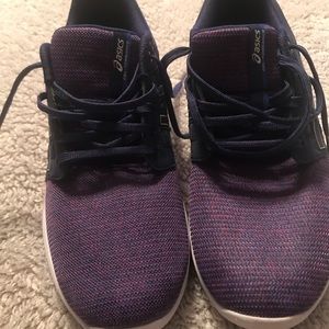 Women’s size 81/2 Tennis shoes purple and navy